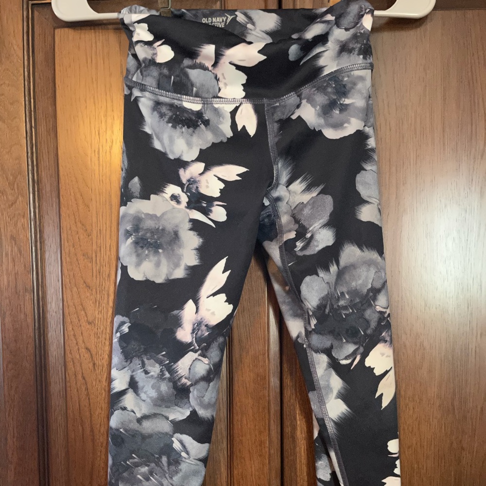 Active Old Navy size 8 leggings. Gently worn. X openings down by the ankle.